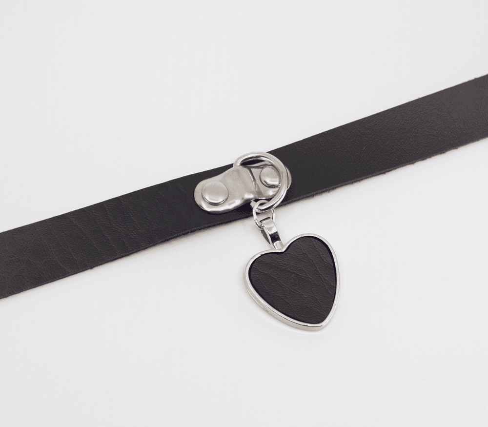 Love In Leather Heart Pendant Faux Leather Choke - Collars and Leads