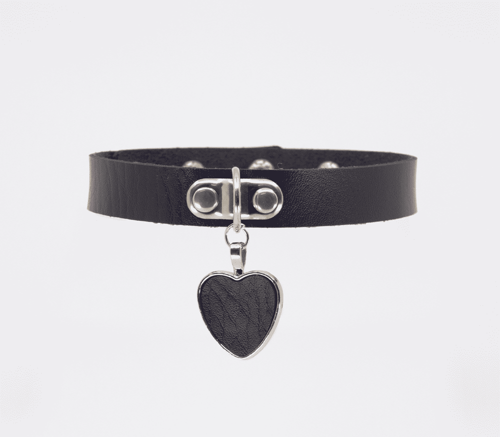 Love In Leather Heart Pendant Faux Leather Choke - Collars and Leads