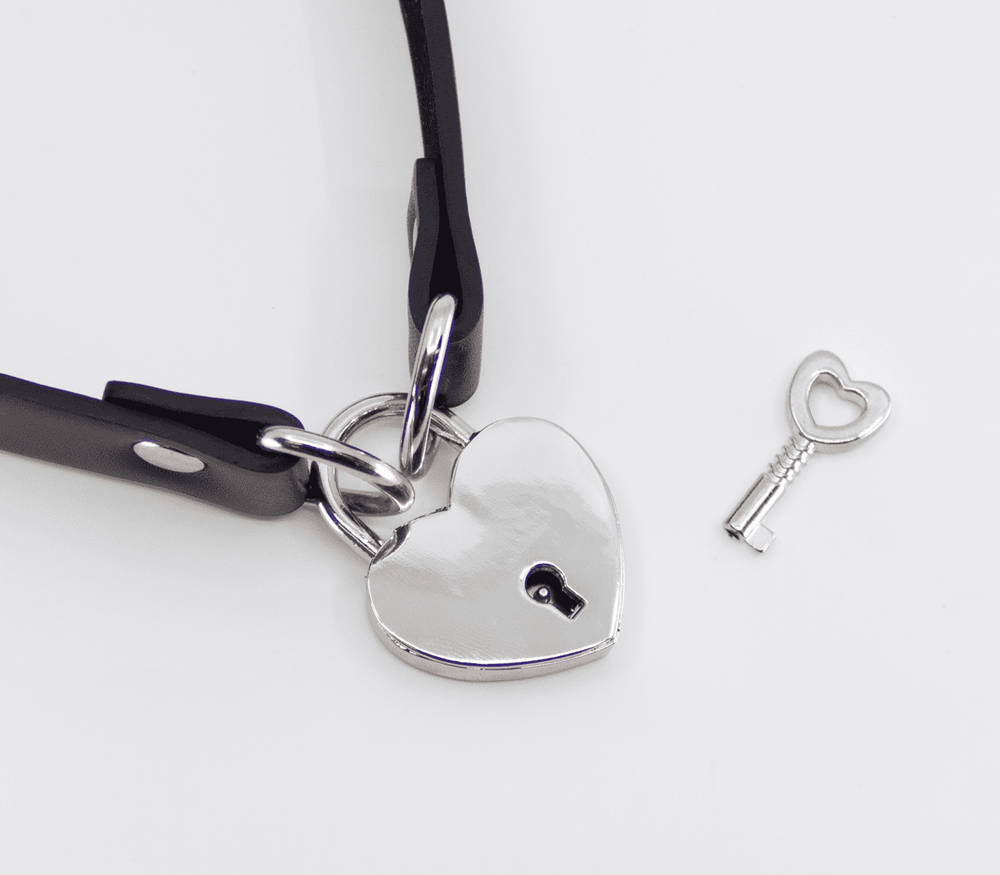 Love In Leather Heart Padlock Faux Leather Choker - - Collars and Leads