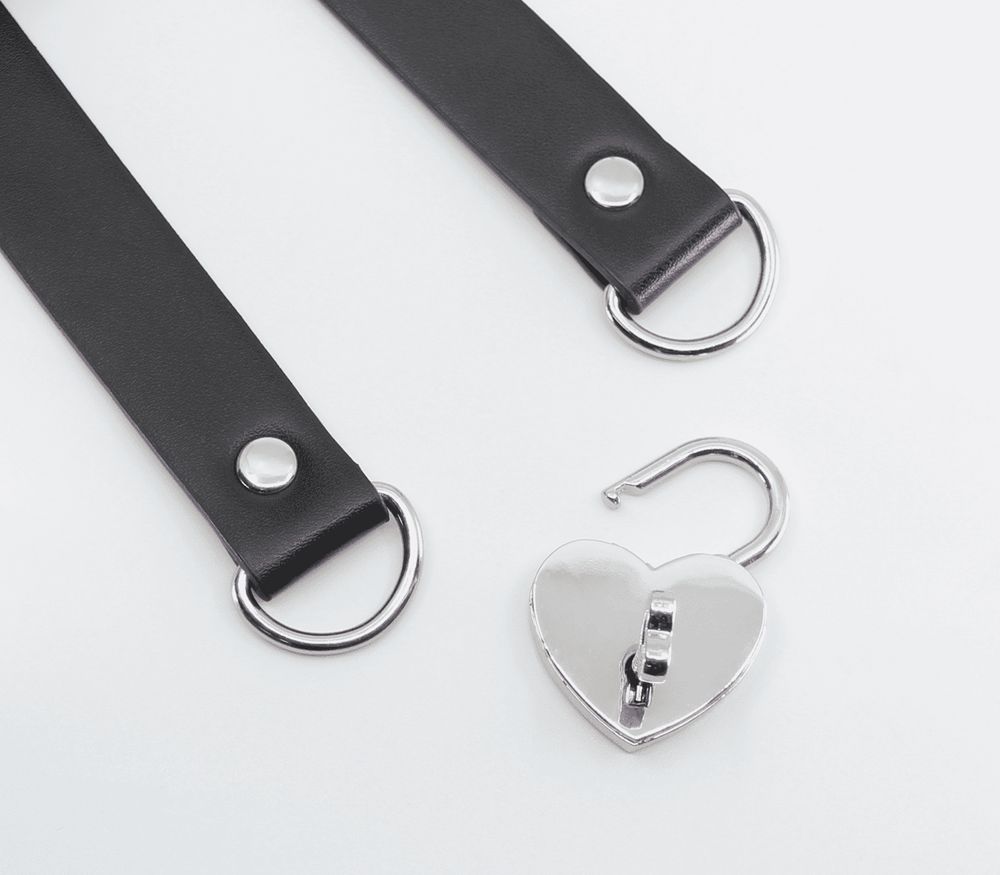 Love In Leather Heart Padlock Faux Leather Choker - - Collars and Leads