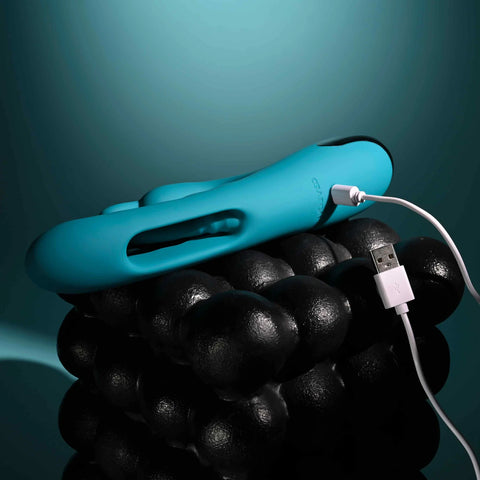 BUNNY TAPPER Rabbit Vibrator with Flicking Shaft by Evolved